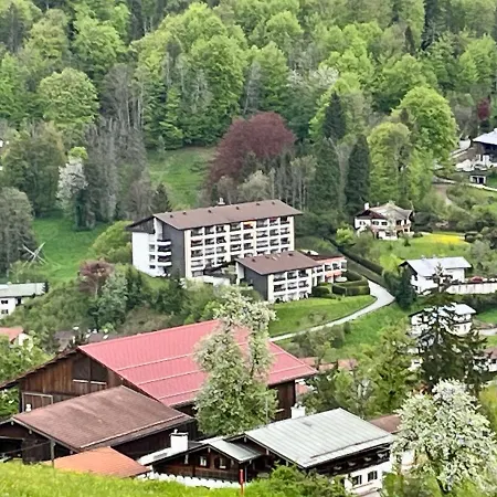 Watzmannblick & Hallenbad Apartment *