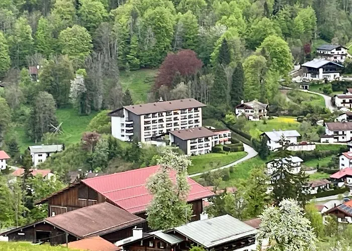 Watzmannblick & Hallenbad Lägenhet *